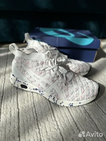 Новые кроссовки asics