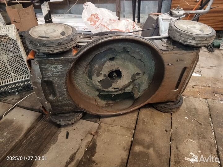 Газонокосилка бензиновая на запчасти