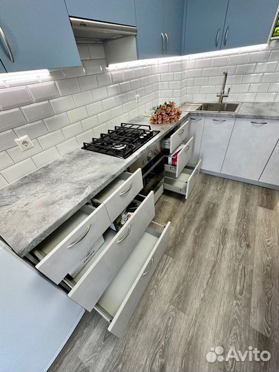 П образная кухня на заказ. Фабрика в Челябинске