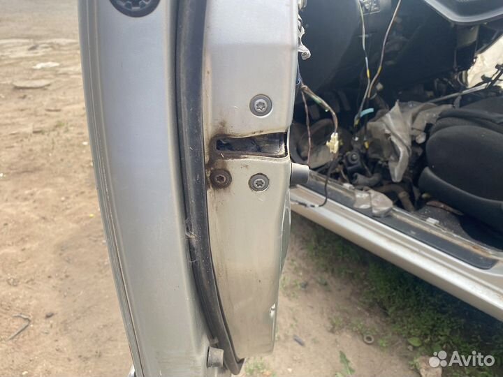 Дверь левая toyota corolla e 120