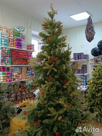 Елка искусственная с рябиной не заснеженная