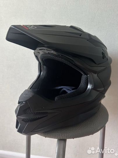 Мотокроссовый шлем