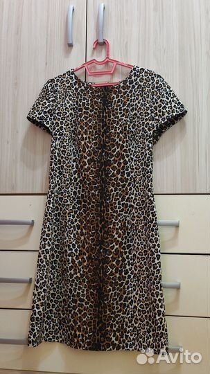 Трендовое леопардовое платье длины мини