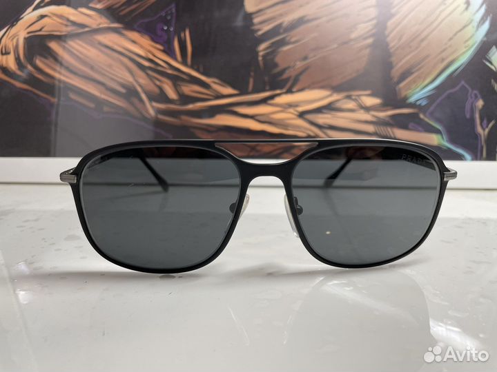 Солнцезащитные очки Prada