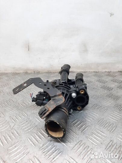 Корпус термостата Opel Astra 1.6 A16XER 2011