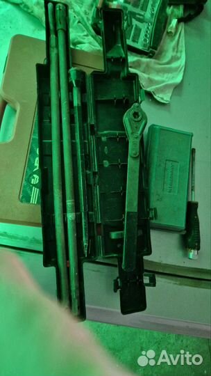 Ключ для снятия запаски Chevrolet express Tahoe