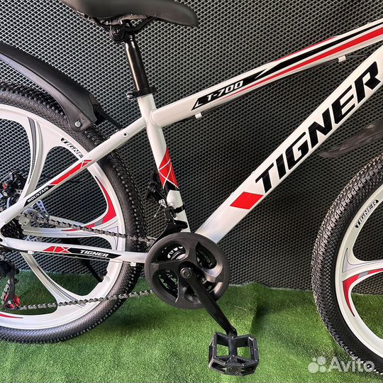 Велосипед новый на литых дисках 26