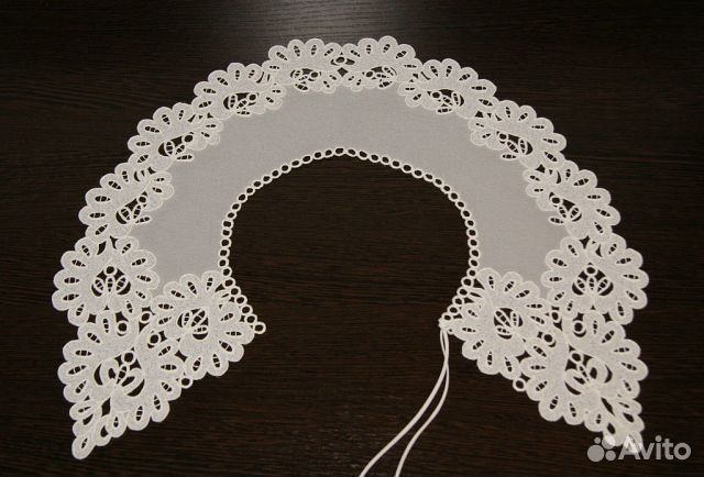 Воротник вышивки 