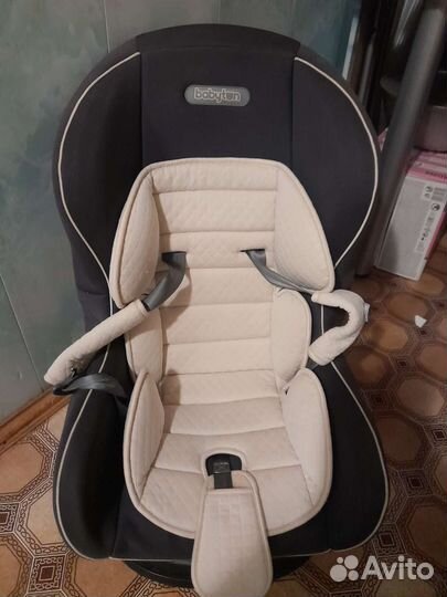 Автомобильное кресло