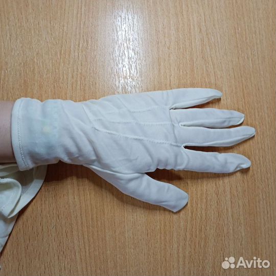 Перчатки парадные белые