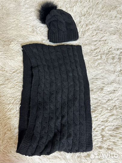 Шапка и снуд шерсть черного цвета с помпоном бу