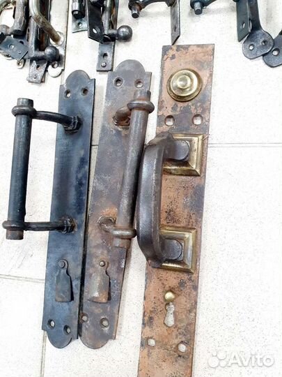 Старинные дверные ручки, засовы