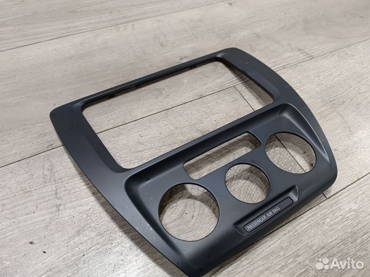 Рамка магнитолы для Volkswagen Jetta 6