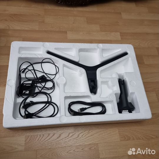 Монитор Samsung C27R500FHI