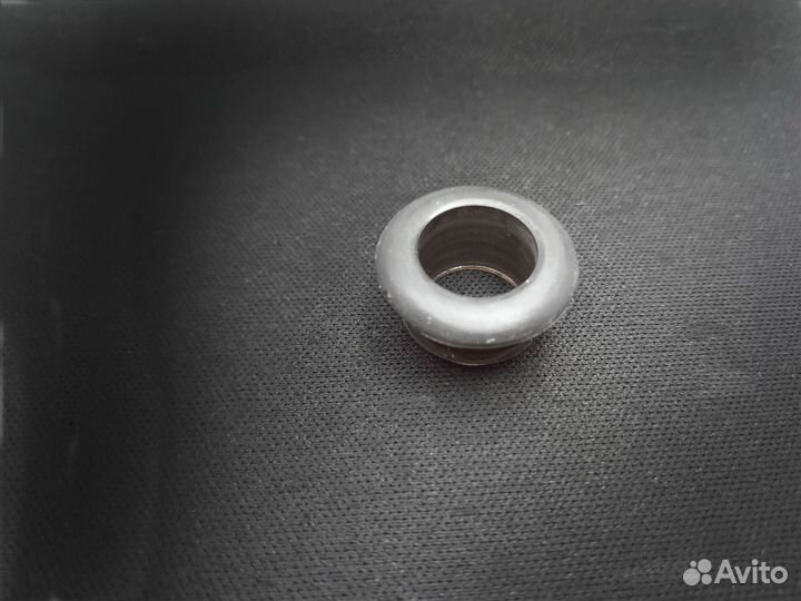 Втулка кнопки блокировки двери Volvo XC90