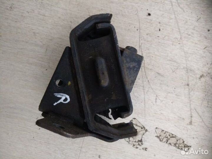 Опора двигателя правая Ssangyong Rodius D27DT 2012