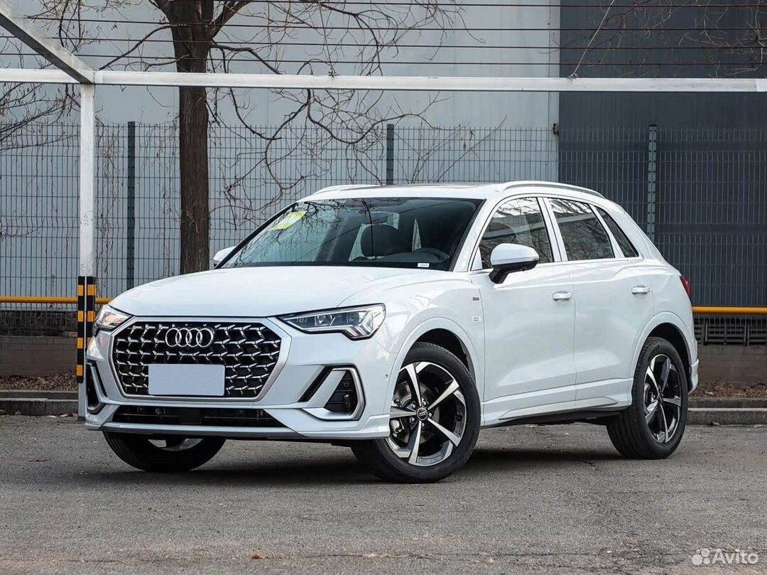 Audi Q3 1.5 AMT, 2026, 10 км