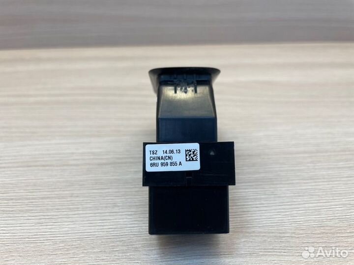 Кнопка стеклоподъемника задняя Volkswagen Polo