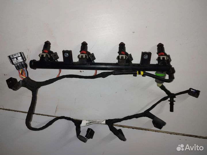 Топливная рампа с форсунками Renault Duster F4R410