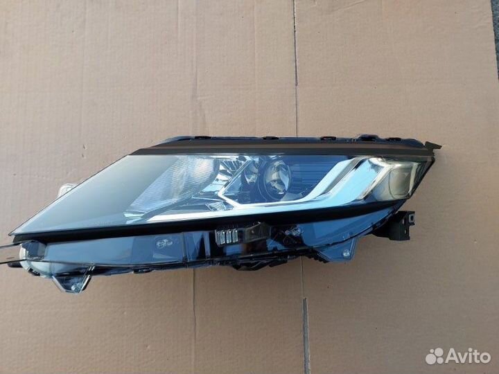 Фара левая передняя левая Mitsubishi L200