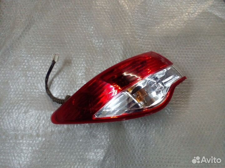 Левый фонарь в крыло Nissan Almera G15 с дефектом