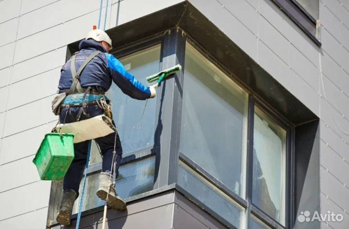 Мойка остекления, окон и фасадов альпинистами