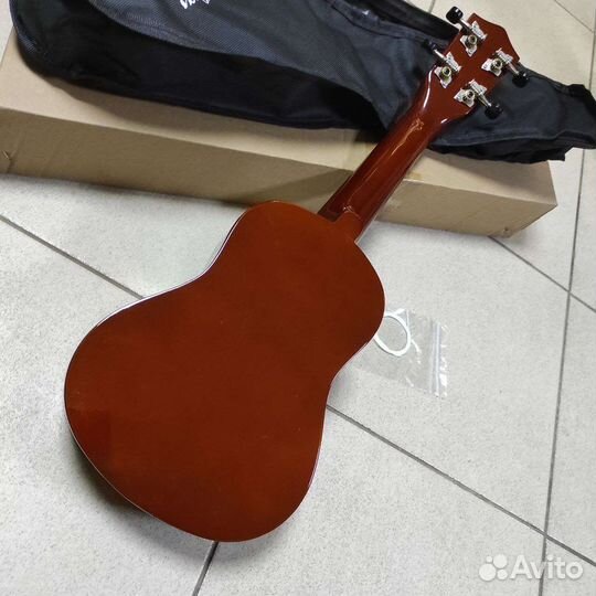 Укулеле сопрано новая с чехлом