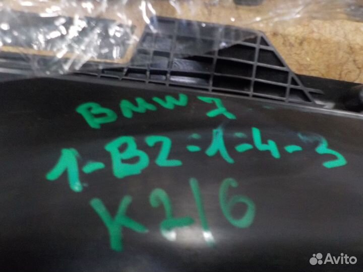 Обшивка двери передней правой на BMW 7