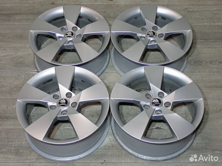 Комплект оригинальных R17 дисков Skoda Octavia A7