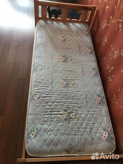 Кровать с матрасом