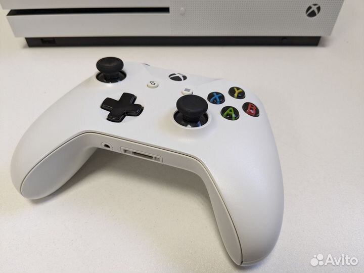 Xbox One s 500gb + игры. Комплект