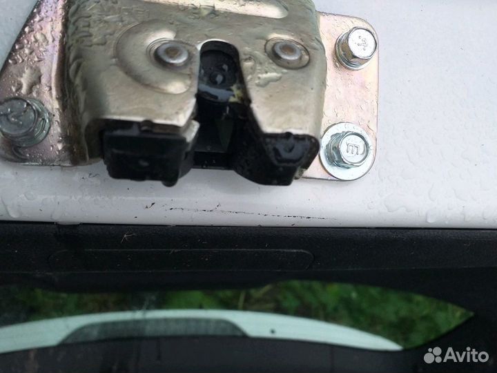 Замок крышки багажника Mitsubishi ASX