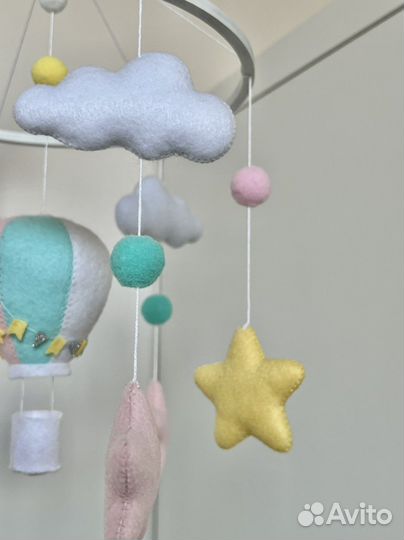 Мобиль в кроватку из фетра