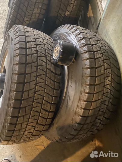 Bridgestone Blizzak DM-V2 265/70 R16