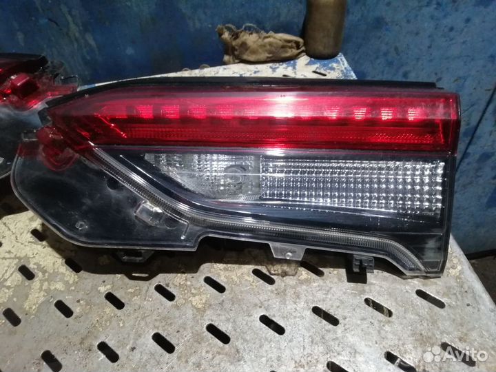Фонарь задний в крышку багажника Toyota RAV4 XA50