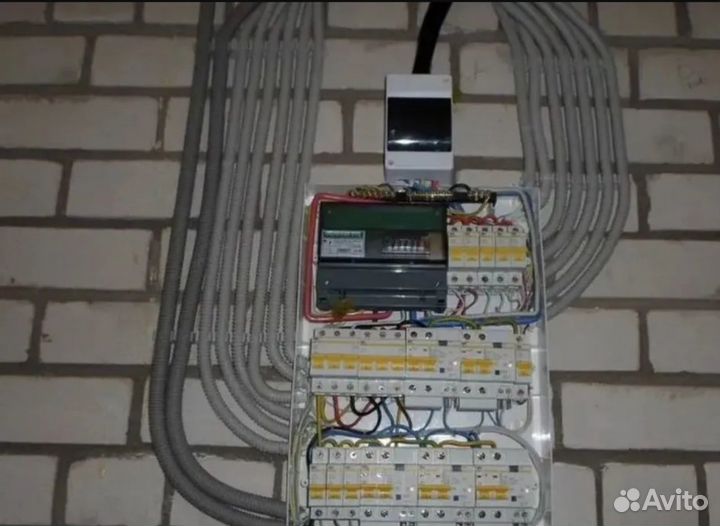 Электрик. Услуги Электрика. Услуги Сантехника