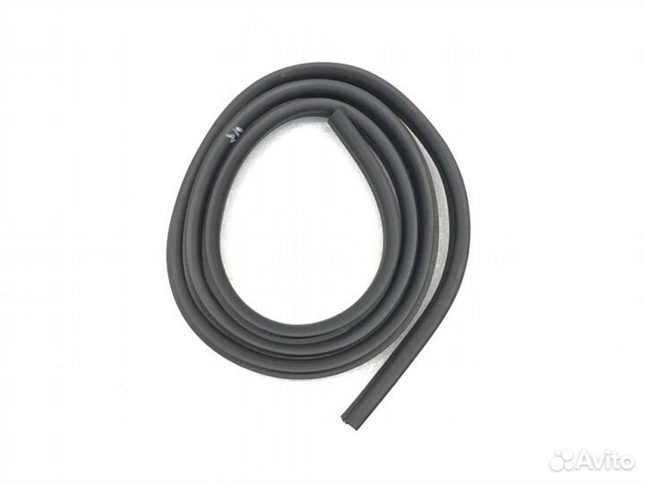 Уплотнитель двери задний правый Ford Mondeo седан