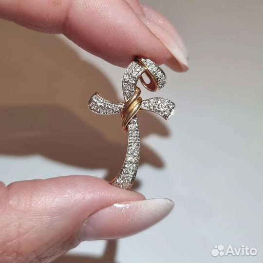 Золотая подвеска с бриллиантами