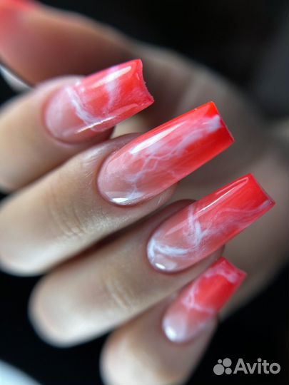 Модель на маникюр