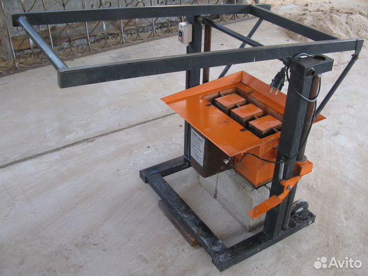 Вибростанок для производства блоков