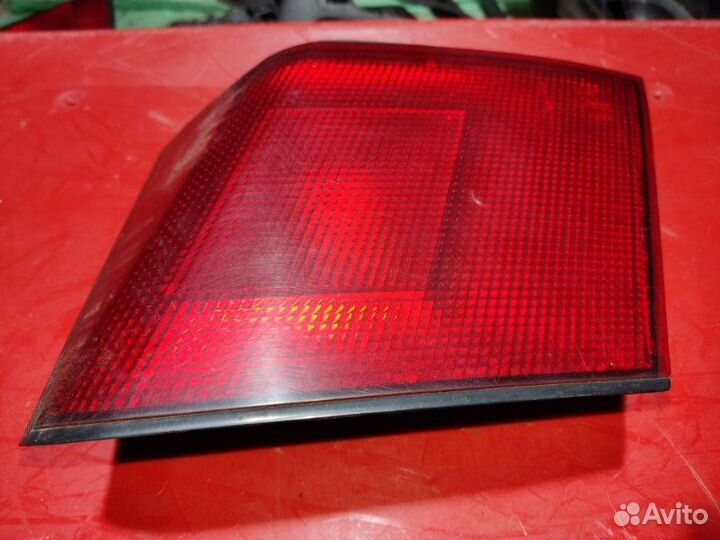Фонарь задний правый Mitsubishi Carisma хетчбек