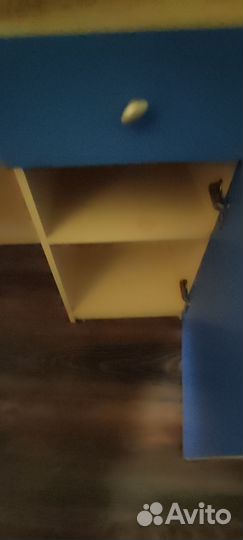 Детский уголок с кроватью и столом