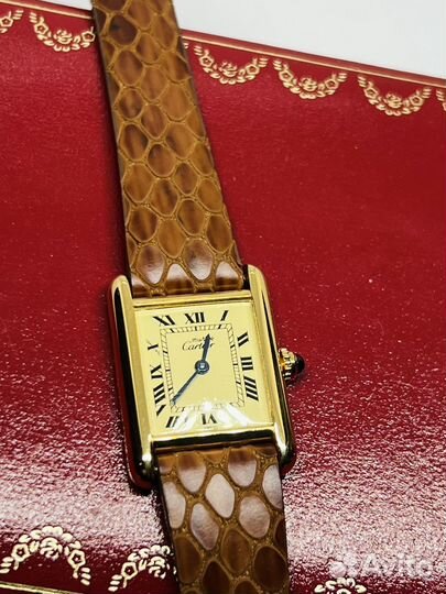 Часы cartier tank