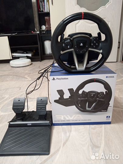 Игровой руль с педалями