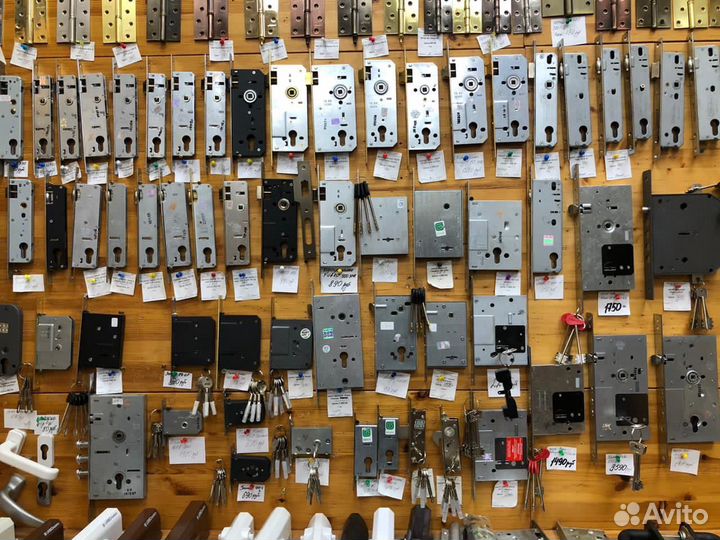 Замок дверной