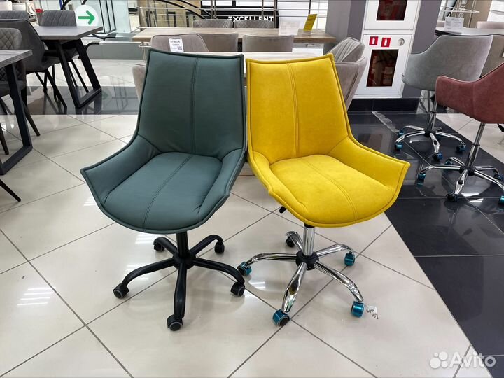Офисное кресло новое (велюр, экокожа)