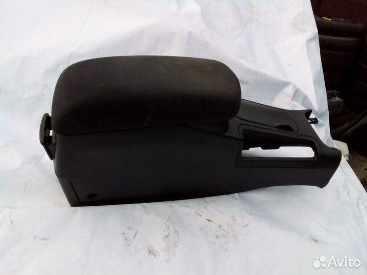 Подлокотник Nissan Primera P12 QG18 2003