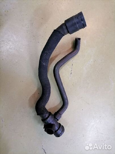 Патрубок охлаждения (радиатора) 8E0121049L Audi A4