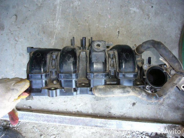 Коллектор впускной Toyota Corolla E150 1nrfe 2011