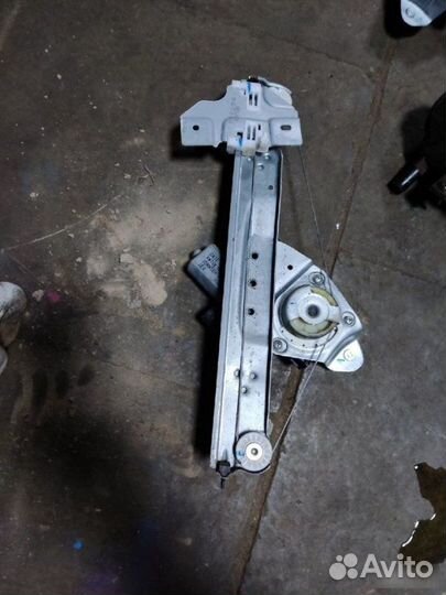 Стеклоподъемник задний правый Лада Ларгус Кросс